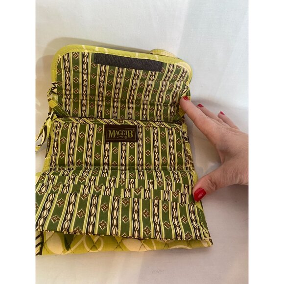 Maggi B Quilted Green & Brown Leaf Patter Quilted Tri-Fold Crossbody Wallet - Picture 4 of 8